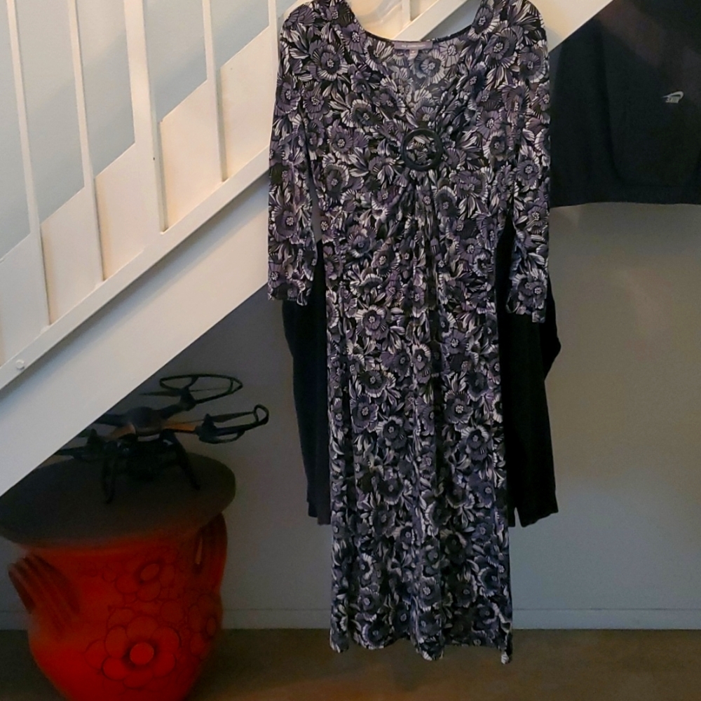 3/4 sleeve jersey midi length dress very flattering